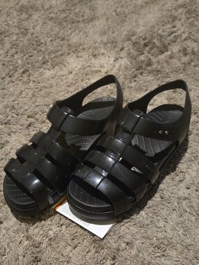 CROCS Splash Glossy Fisherman in Black